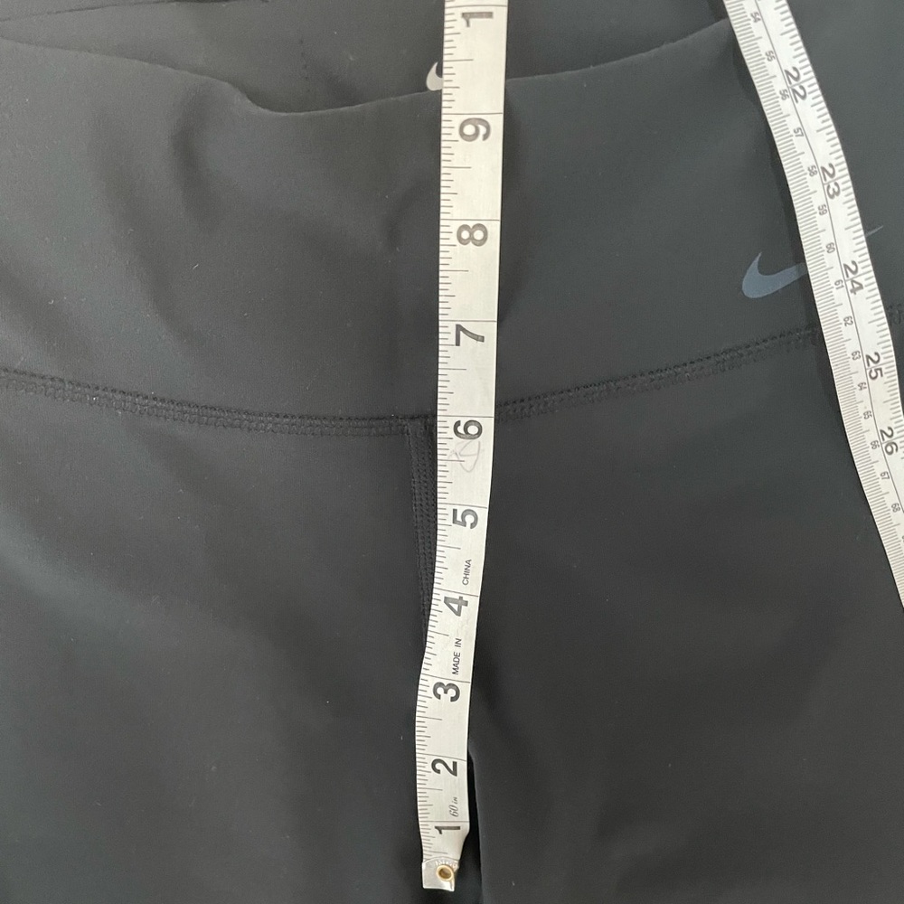 *❗️NWT❗️| Nike | cropped capris. Size S. - Picture 9 of 10